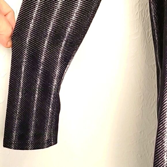 Millibon by Chicos Navy Top w/White Stripes, Knotted Waist in front, Size Small - Picture 6 of 8